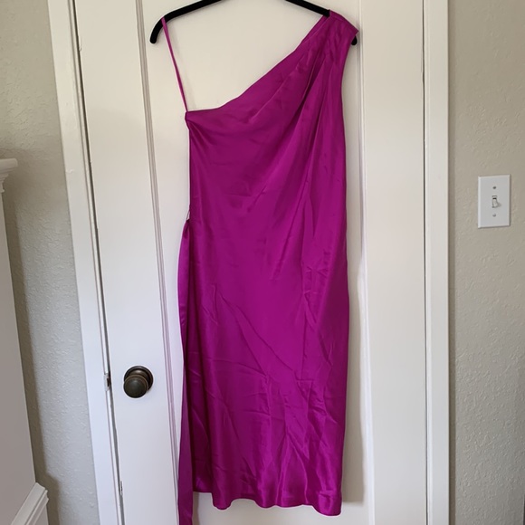 Silky fuchsia one shoulder dress with tie waist - Picture 3 of 8
